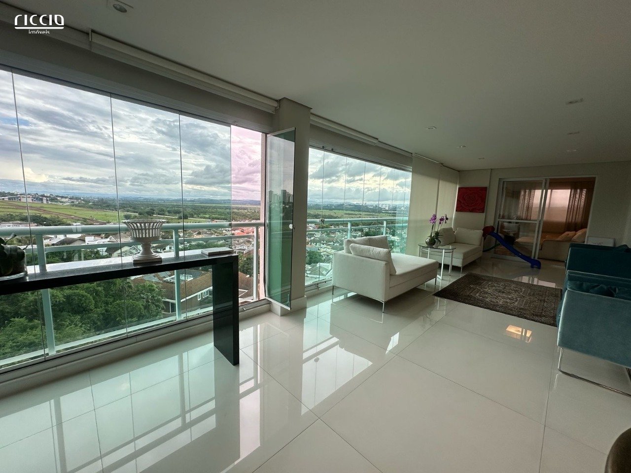 Apartamento em Jardim das Colinas, São José dos Campos - Riccio Imóveis