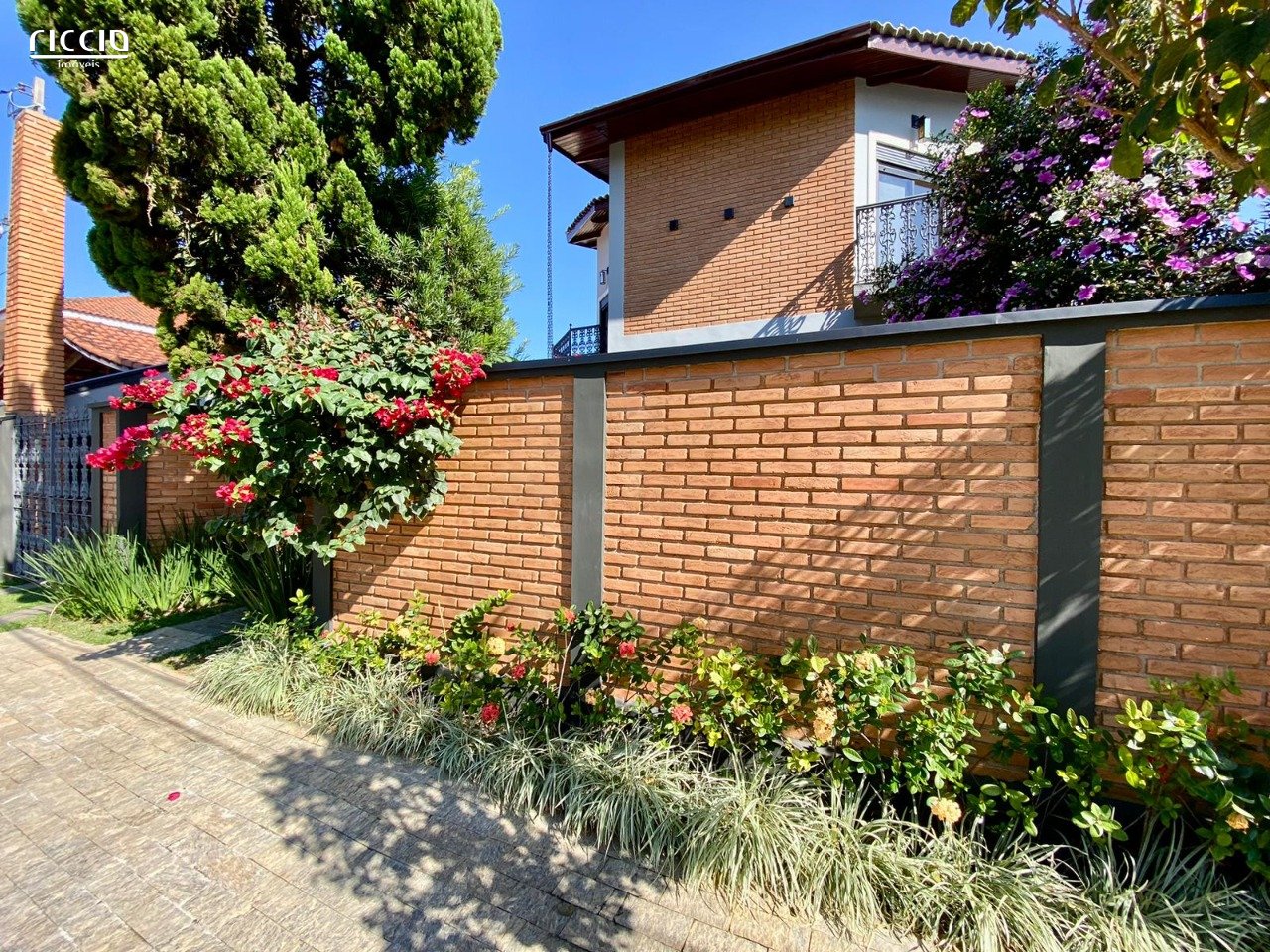 Casa em Condomínio em Jardim das Colinas, São José dos Campos - Riccio Imóveis