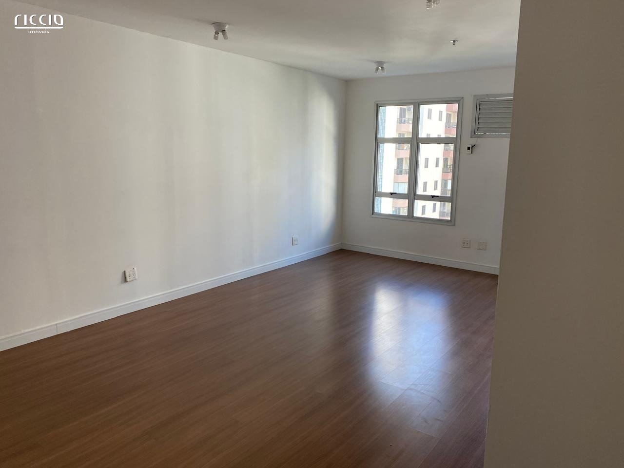 Salas/Conjuntos em Jardim Aquarius, São José dos Campos - Riccio Imóveis