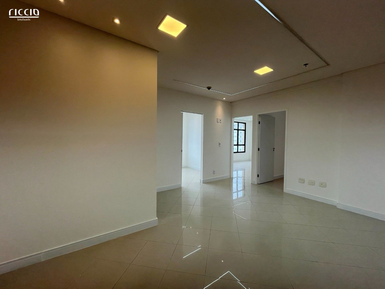 Salas/conjuntos à venda em Jardim Aquarius São José dos Campos