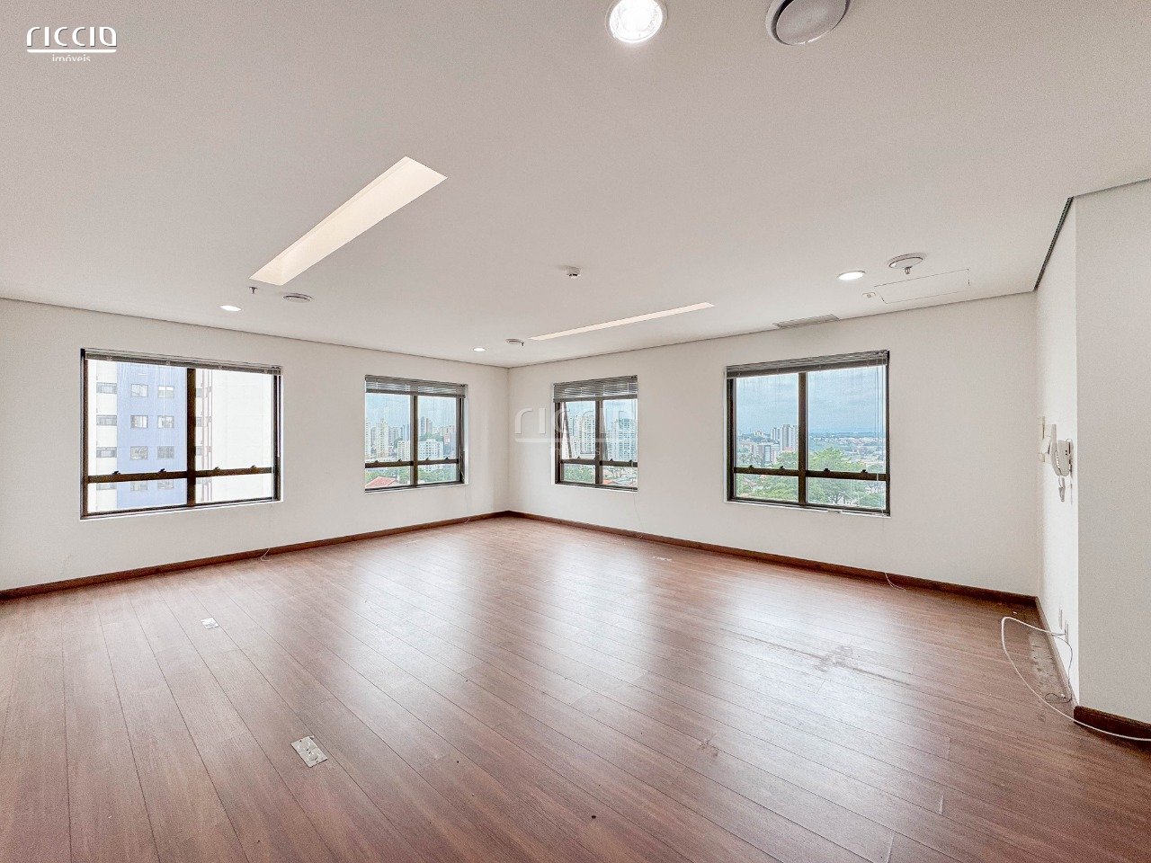 Salas/conjuntos à venda em Jardim Aquarius São José dos Campos